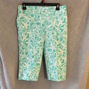 Alfred Dunner Green and White Patterned Capris
